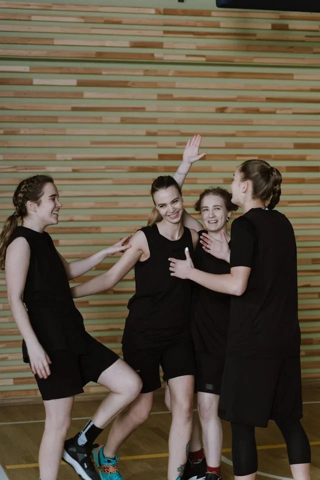 Гаджеты для лица: ролики, маски и массажеры: Пиллар-гид по уходу за кожей для настоящих фанатов AFL