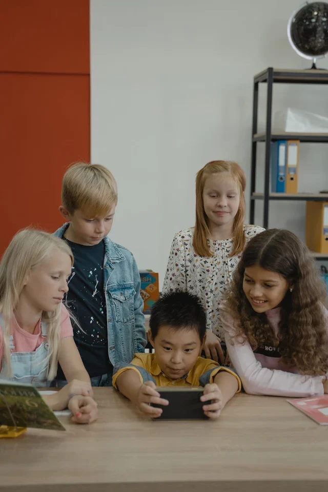 Уход за губами: бальзамы, скрабы и маски