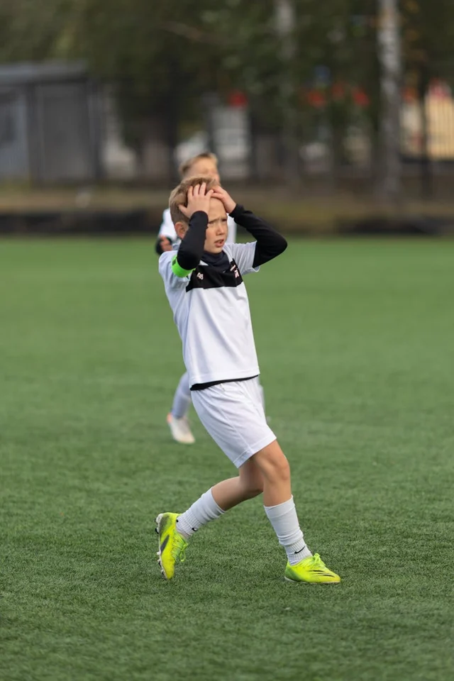 Глоссарий терминов австралийского футбола: Роль керамидов в защите кожи